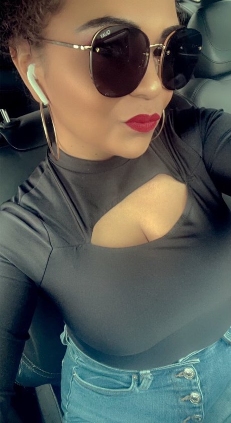 Maria Kelly nude pornstar photo