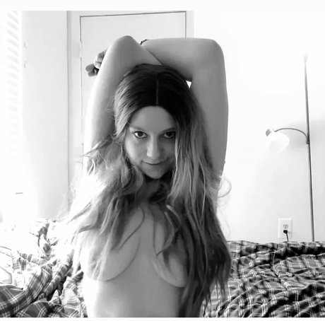 Ariel Monroe model free image