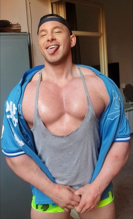 ROBERTO GONZALEZ perfect model photo