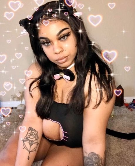 Mari The Hippie exclusive actress photo