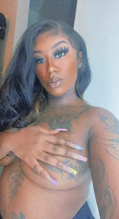 Juicykaee model art img