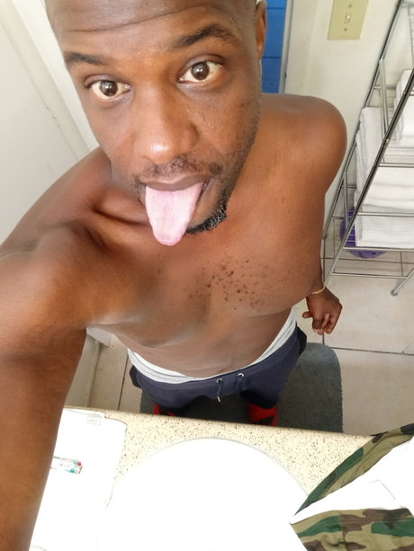 Anthonii813 nude pornstar pictures