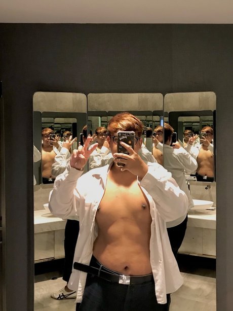 Bear Top BKK nude pornstar archive