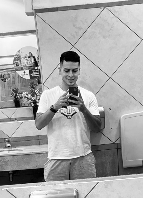 Matiiii naked pornstar img