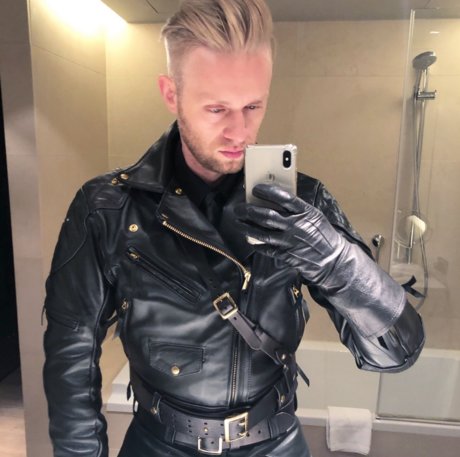 Masterdarkglove pornographic star photo