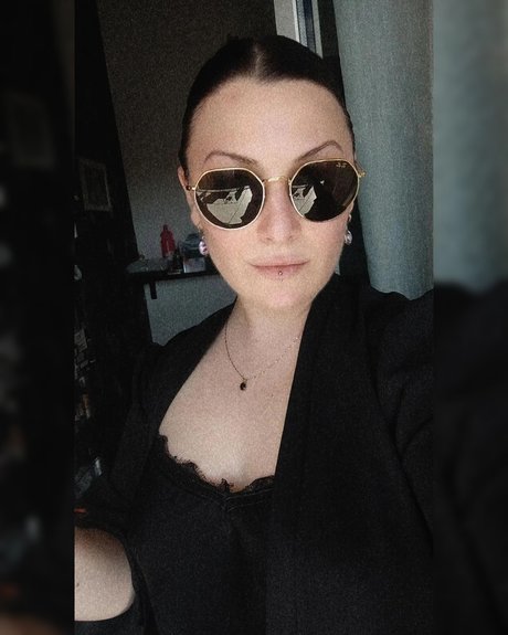 blonde babe onlyfans hd img