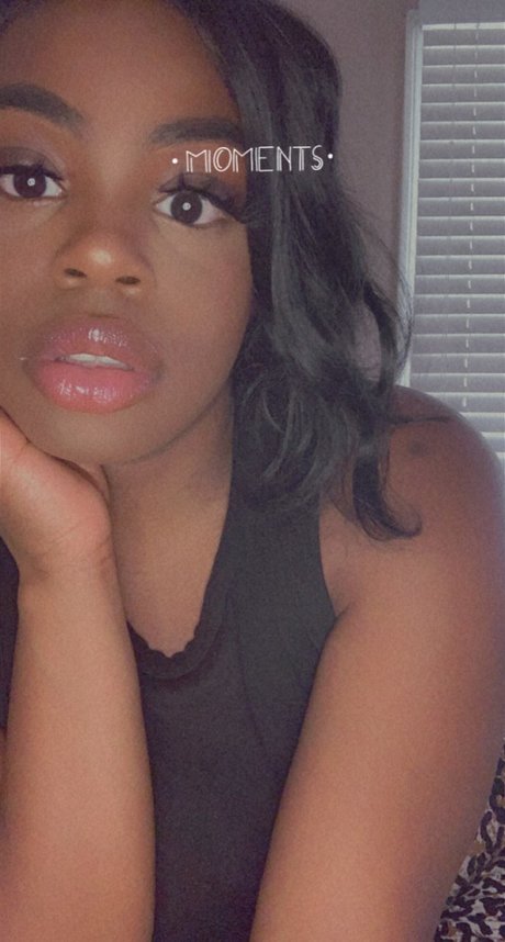 Cinnamon Kiss_ hd model photo