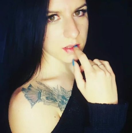 Disi nude pornstar image