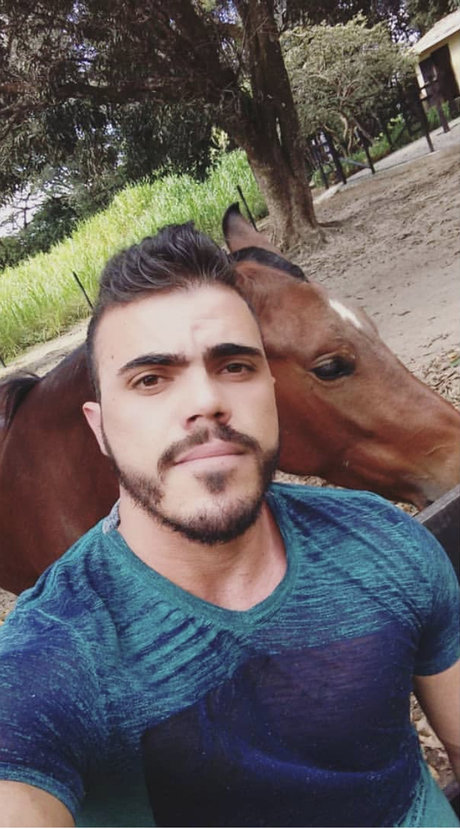 Marcelo Debian model top archive