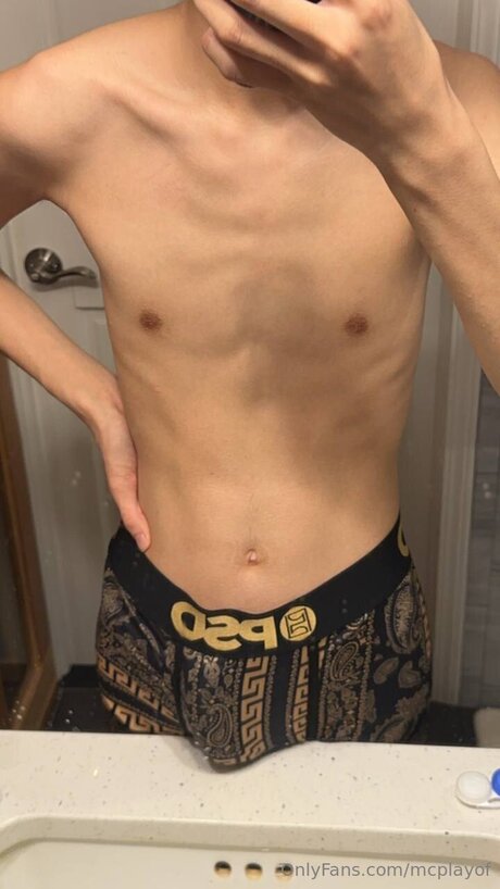 McPlayGT hot model photo