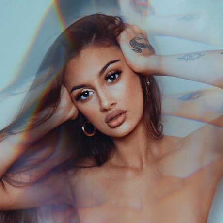 MCCHICKEN UNCENSORED model top image