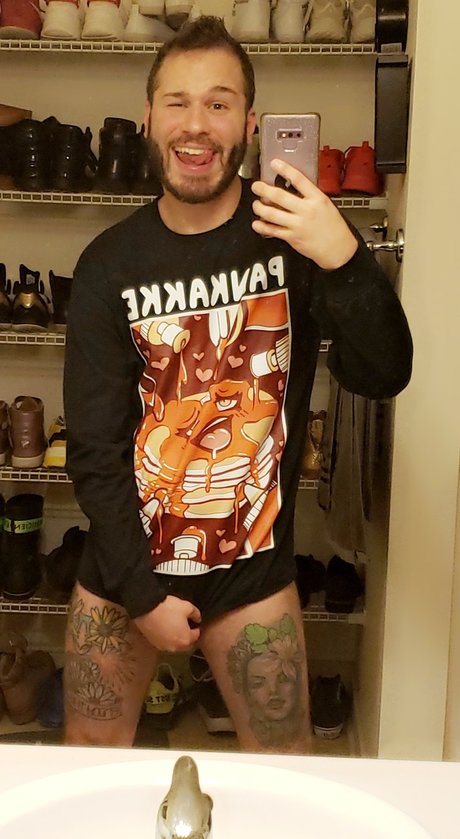 Maxx Savage model exclusive image