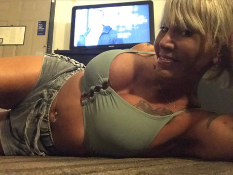 Meshi exclusive actress pics