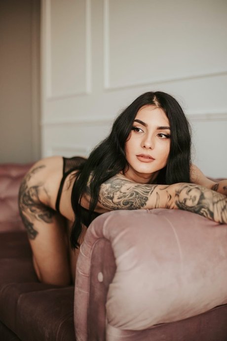 MeowLAV model erotic img