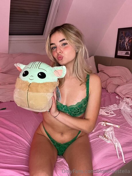 Stella Ray nude model gallery