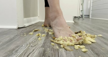 footivities nude actress images