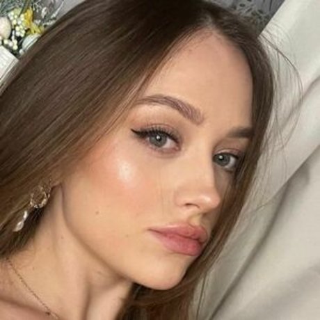 Abby Huxley naked actress pictures