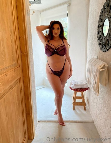 lucyvixen nude model archive