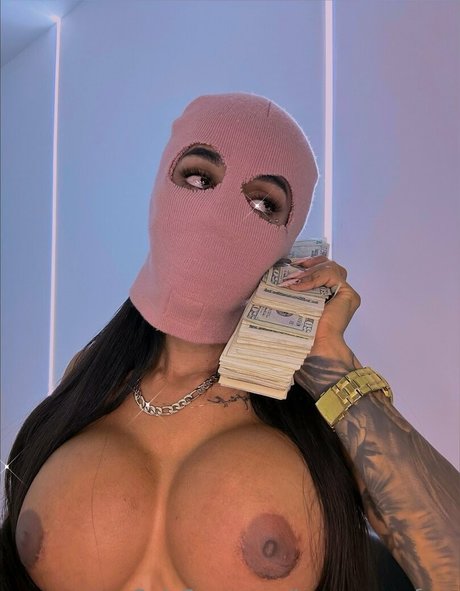 laurasaenzfree model hd img