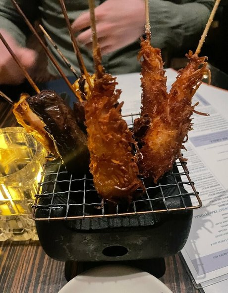 caseystreams model top img