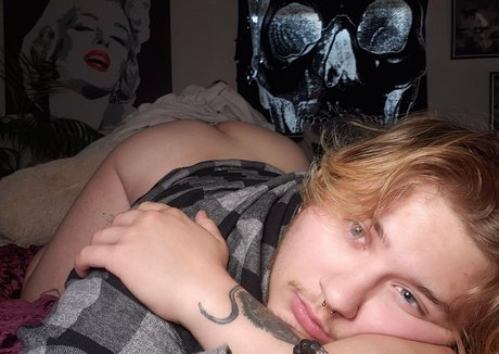 female popular onlyfans sexy naked pictures