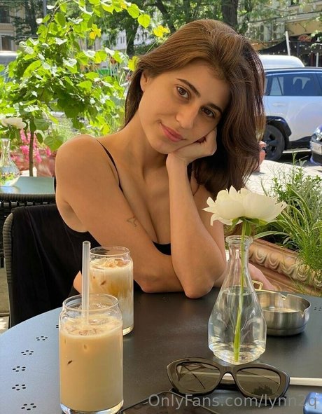 lynn2q beautiful model image