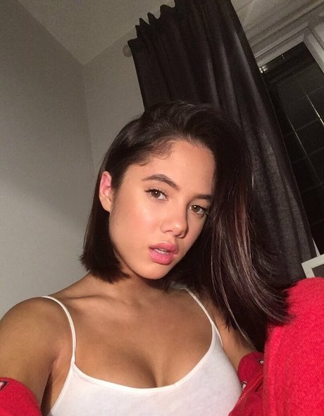 Saoirse Alicia Behzadi pornstar erotic photo