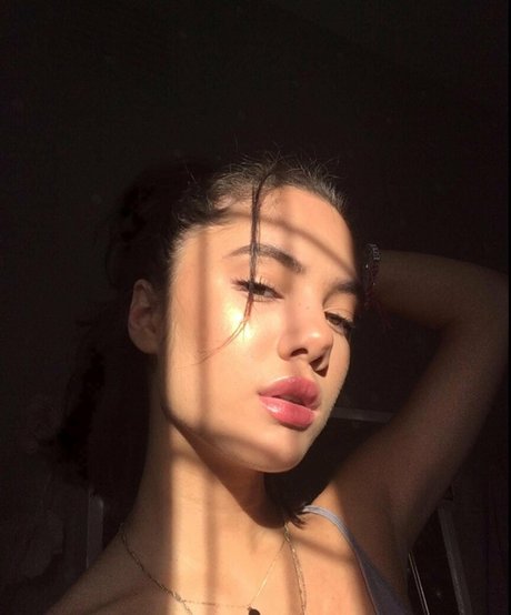 Saoirse Alicia Behzadi star nudes photos