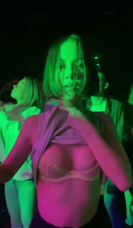 Saoirse Alicia Behzadi model sex image