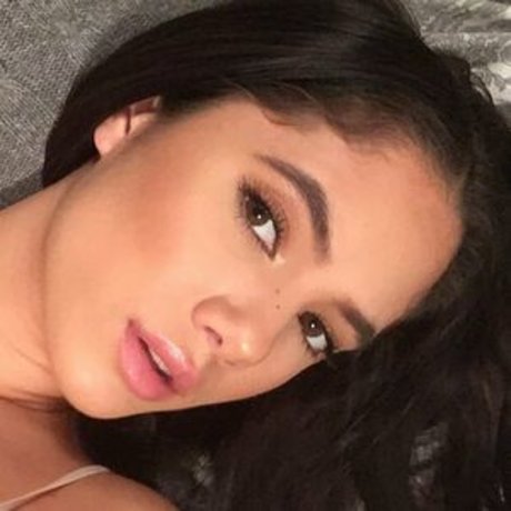 Saoirse Alicia Behzadi erotic actress image