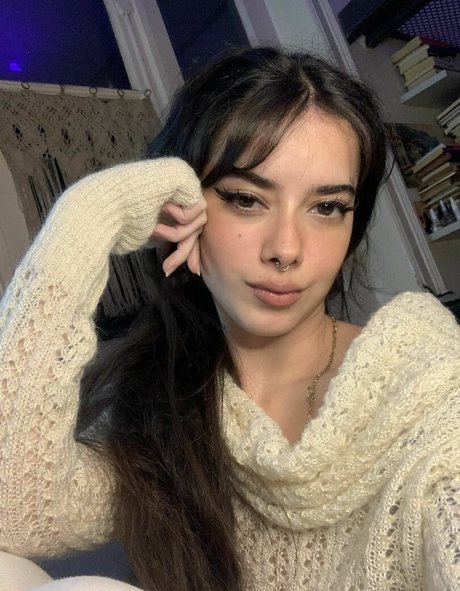 meli777 naked model img