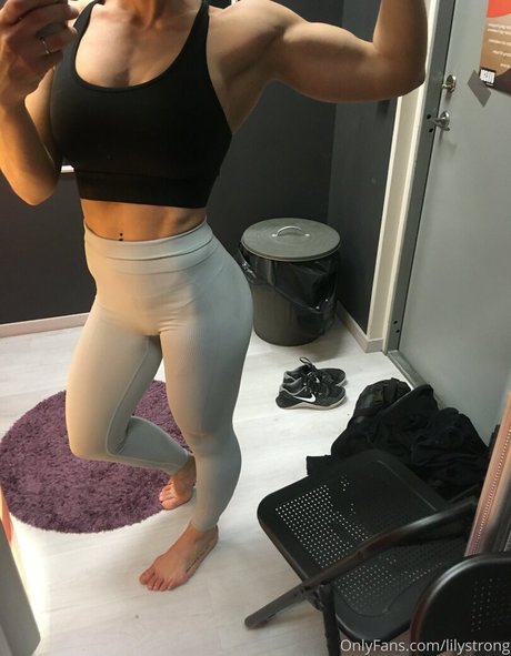 lilystrongfree model beautiful image