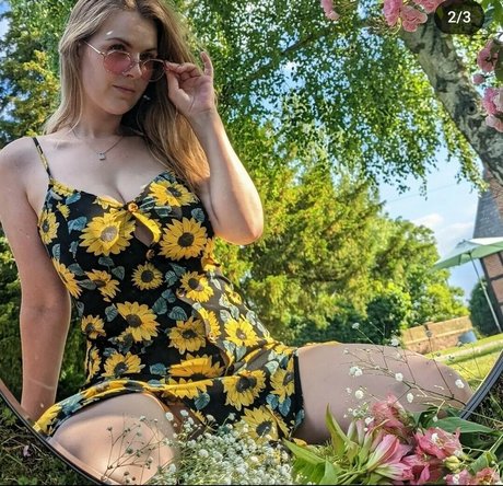 Rose And Rosie nudes pornstar photo