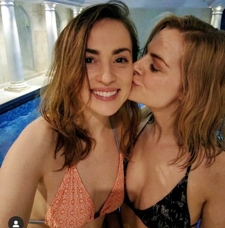 Rose And Rosie free model gallery