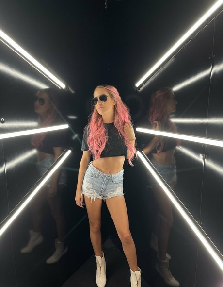 sexysav7 pornographic actress img