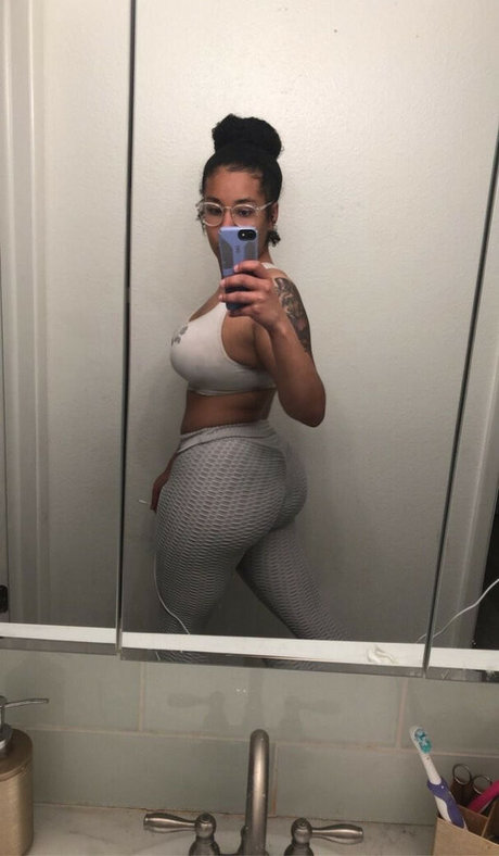 Elusivemulatto model exclusive photos