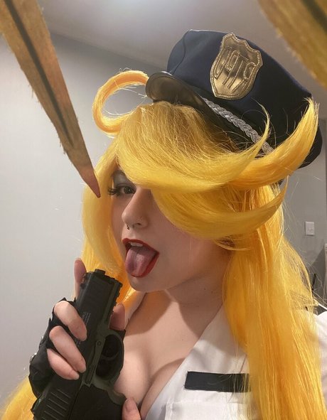 Meowmyks exclusive actress picture