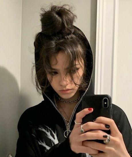 Ari Abdul sexy actress photo