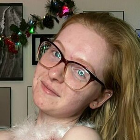 roxyredheadxoxo erotic star img