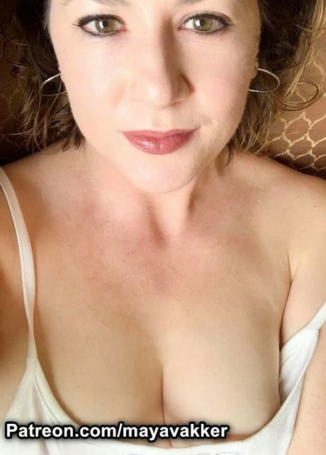 Maya Vakker best model photo