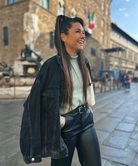 Delfi Granatto art actress pics