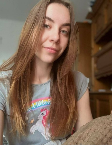 leeeeyyyla actress image