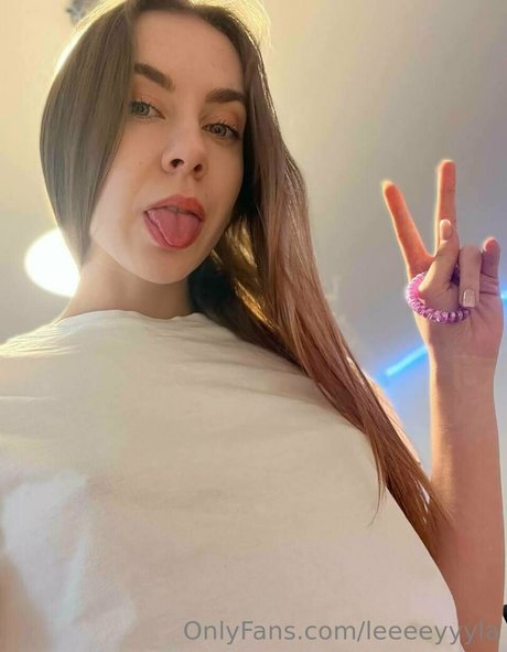 leeeeyyyla model naked photos