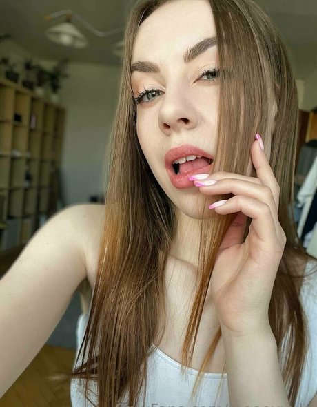 leeeeyyyla art star pics