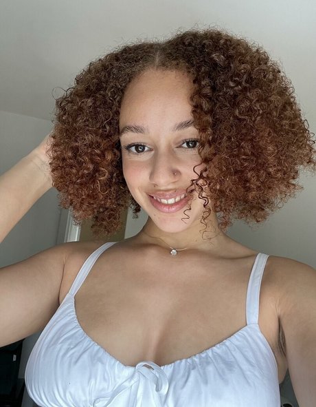 Alwaysbeshy porn star photo