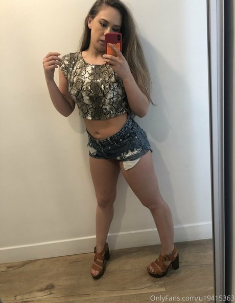 kagneylinn art star photos