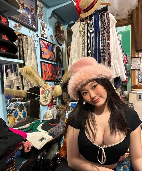 Vicki Mranrr free model pics