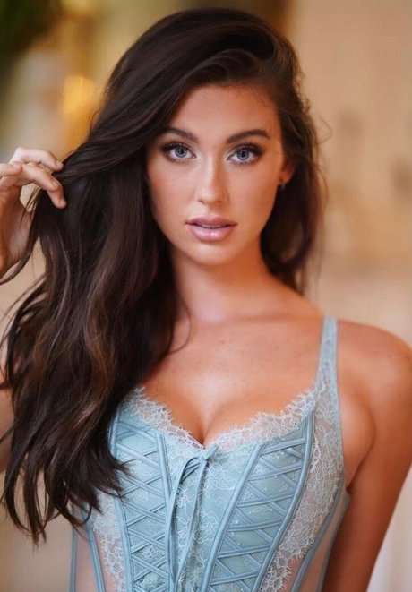 Sarah Waddles perfect actress pictures