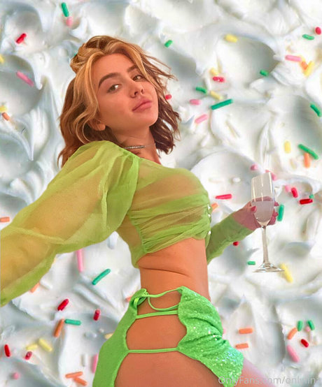 petite girls onlyfans naked pics