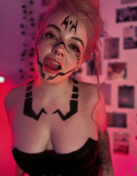 salems hailey sex model pic